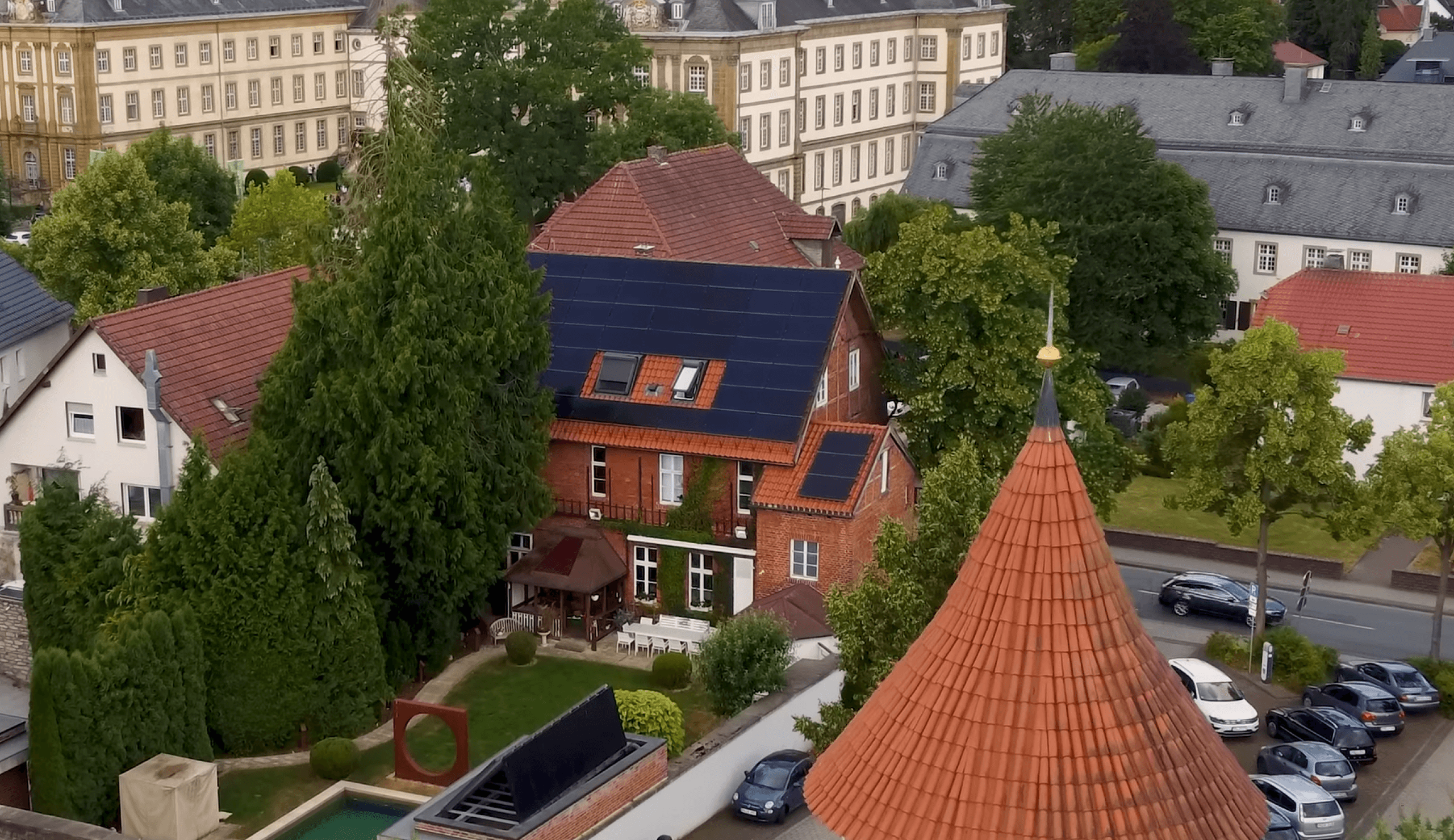 Hoe een familiehuis uit 1850 schaduw van zonnepanelen versloeg